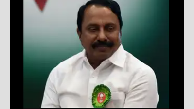 AIADMK members lock horns at executive committee meeting in Gobichettipalayam