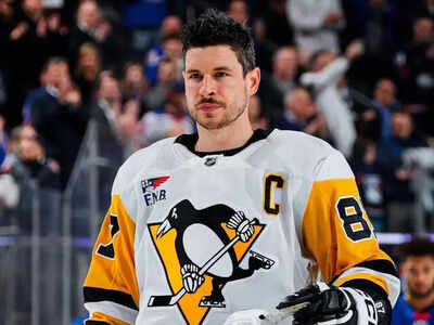 Mitch Marner’s interactions with Sidney Crosby raise eyebrows and leave fans amused by his comments
