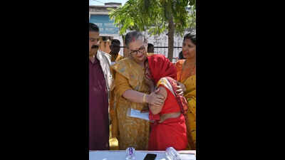 Rs10L aid to kin of electrocutionvictim in city
