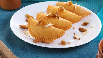 6 ways to make Gujiya more crispy