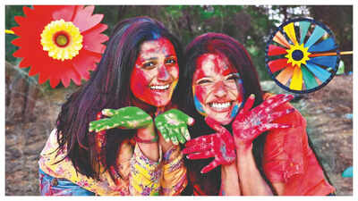 Holi is about friends, water balloons and dhani: Aarohi Patel & Kinjal Rajpriya