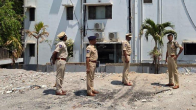 Hyderabad police commissioner CV Anand visits MP DK Aruna’s Jubilee Hills house after trespass