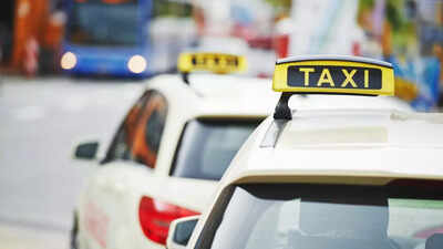 Passenger stuns internet with video of cab driver doing THIS?safety takes a backseat