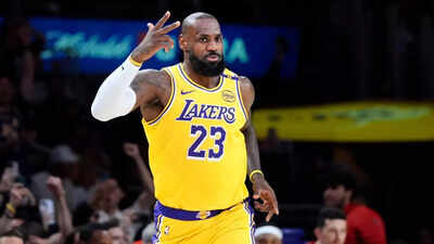 "Nobody respects him": LeBron James gets heckled while cheering for his son sparking a debate among fans