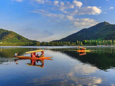 A 2-day travel guide to Srinagar: Houseboats, Mughal Gardens, and more