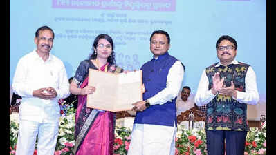 CM distributes appt letters to 812 new employees