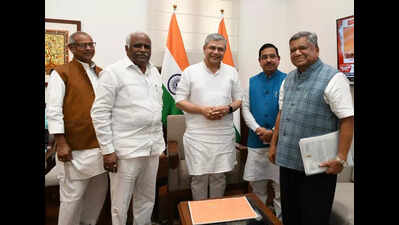 Delegation from B’gavi meets Union rly minister
