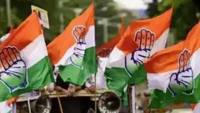 SC bill: Cong MPs celebrate at Telangana Bhavan in Del