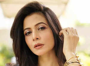 Koel Mallick radiates elegance in shimmering one-shoulder gown