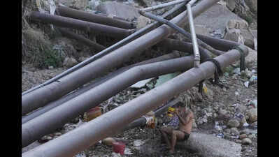 Leakage in PMC water supply line near Dandekar bridge, supply likely to be affected in some areas