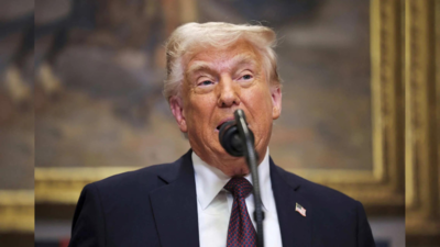 Trump threw a secret candlelight dinner charging $1 million per seat after bombing Houthis