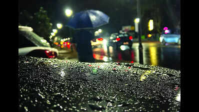 Unseasonal rainfall douses yellow-coded alert for heat