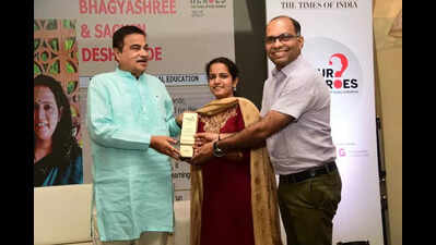 Deshpandes honoured for pioneering rural education