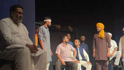 Gagan Damama Bajyo: A mirror into the personal and political lives of revolutionaries