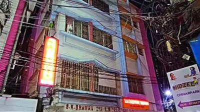 CISF officer, 4 juniors held for Kolkata heist posing as I-T officials