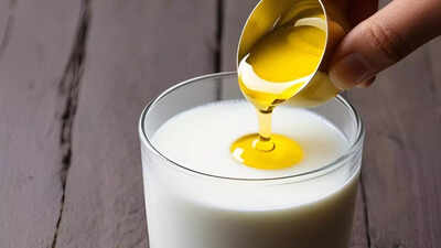 How adding ghee to milk can help in relieve migraine headaches