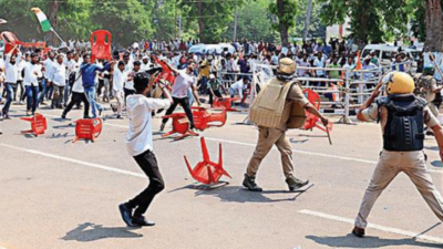 Over 30 'injured' as cops, Congress workers clash on way to assembly in Bhubaneswar