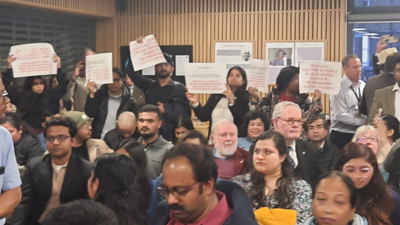 Protesters create ruckus at Mamata Banerjee's keynote talk at Oxford