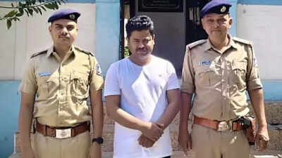 Gujarat man held for smoking beedi in flight toilet