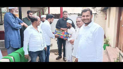 BJP distributes iftar kits to 150 underprivileged families