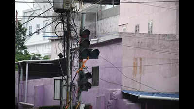 Malfunctioning signals add to traffic woes for commuters