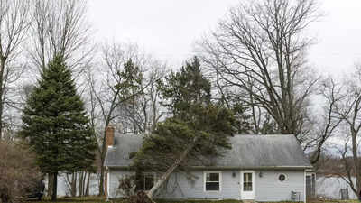 One dead as tornadoes rip through south and midwest United States