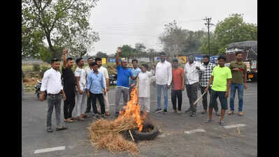 BSL versus displaced youths and job demands