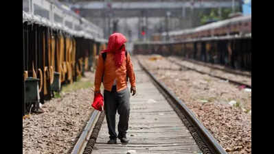 IMD issues heatwave alert for Delhi till April 8, warns of 42°C temperature spike