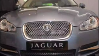 Jaguar Land Rover halts US shipments amid tariff tensions