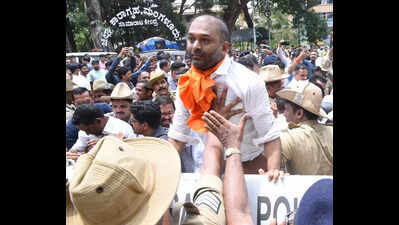 BJP blocks road to protest against jammer in jail