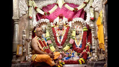 Enthusiastic celebrations mark Ram Navami in Nashik, many devotees walk to Shirdi to offer prayers at Sai temple