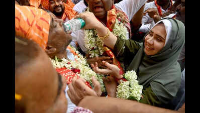 Show of arms, defiance but Bengal chooses peace on Ram Navami