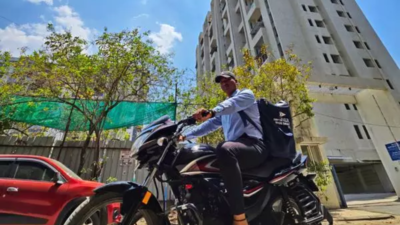 Pune's unbearable day temperatures prompt delivery workers to opt for evening duty