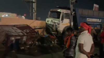 1 dead, 5 injured as speeding dumper rams into multiple vehicles in Ayodhya