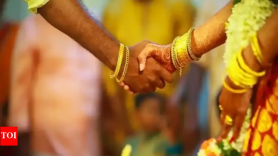 Woman elopes with daughter's fiancé with cash and jewellery days before wedding in Uttar Pradesh