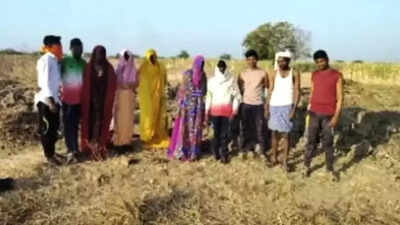 Caught in pallu: In Karnataka, men in sarees pull off MGNREGA scam