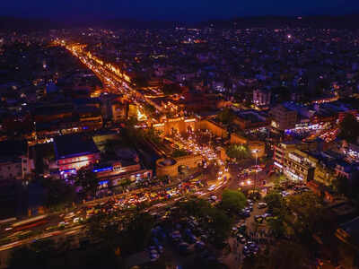 Noida’s traffic trouble sparks online debate: Bengaluru joins the chat