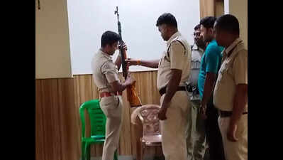 Youths’ air rifle practice kills stray
