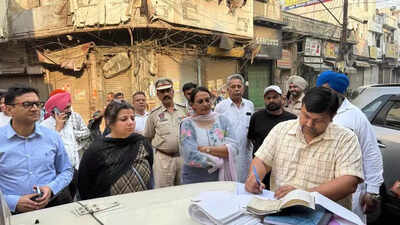 Health department conducts surprise check at Lakkar Bazar