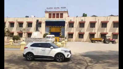 Koratkar flies off to Mumbai after release from Kalamba jail on bail