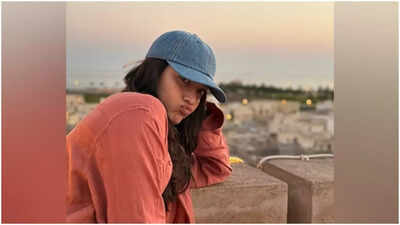"Thazzzz the Vibeeee!..." Rashmika Mandanna drops pics from her chill getaway