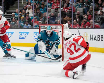“Playing our best”: Marco Kasper's heroics keep Red Wings in playoff hunt