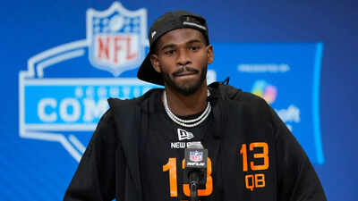 New Orleans Saints now lead the odds to draft Shedeur Sanders after Derek Carr injury news