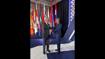 Govt throws weight behind AIFF’s bid to host Asian Cup 2031