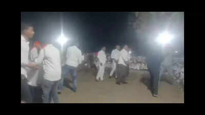 Wrestler slaps notorious Pune gangster Nilesh Ghaywal at Dharashiv event, video goes viral
