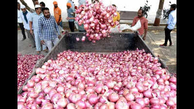 Exporters urge central govt for 5% incentives on onion exports