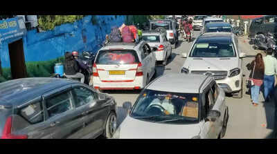 Mussoorie, Nainital witness heavy tourist rush over long weekend