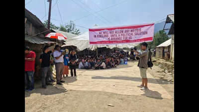Kuki-Zo protesters stop Meiteis from climbing Thangjing hill