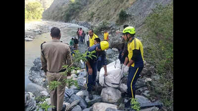 Three killed after vehicle plunges into Yamuna river in Uttarkashi