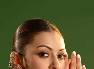 Hansika Motwani’s Elegant Spin on Classic Festive Fashion